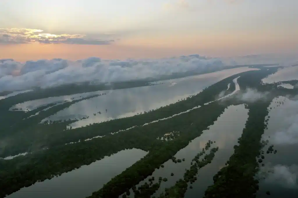 amazon rio negro river banco de areia by www.brazilfilms.com a film video and stilll production services company